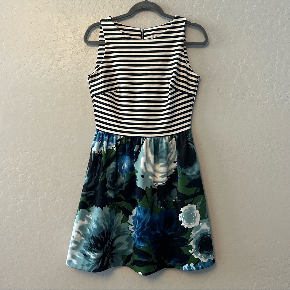 Dress Barn black white striped fit & flare dress with blue floral skirt size 6p